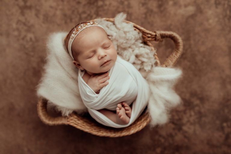 newborn baby maternity family photographer photography photos gold coast brisbane upper coomera tanha basile winni & mini pindara private hospital hypnobirth pregnancy babies portraits photoshoot