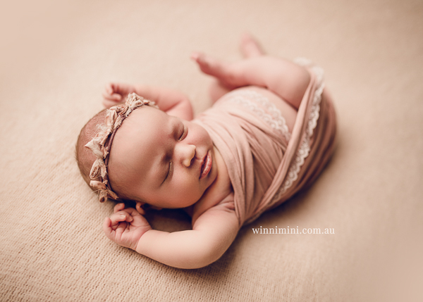 winni mini newborn baby babies older baby family birth maternity family families photography photographer photo photos tanha basile winni mini