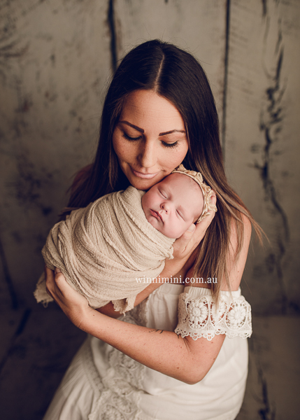 winni mini newborn baby babies older baby family birth maternity family families photography photographer photo photos tanha basile winni mini