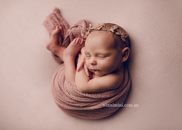 winni mini newborn baby babies older baby family birth maternity family families photography photographer photo photos tanha basile winni mini