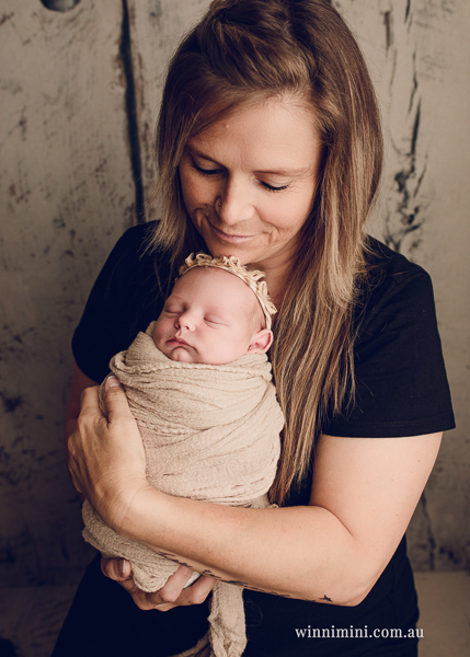 winni mini newborn baby babies older baby family birth maternity family families photography photographer photo photos tanha basile winni mini