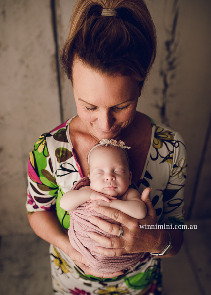 winni mini newborn baby babies older baby family birth maternity family families photography photographer photo photos tanha basile winni mini