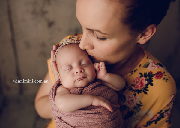 winni mini newborn baby babies older baby family birth maternity family families photography photographer photo photos tanha basile winni mini