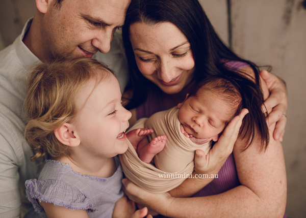 winni mini newborn baby babies older baby family birth maternity family families photography photographer photo photos tanha basile winni mini