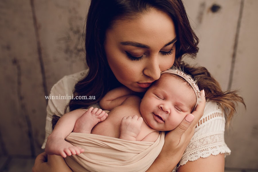 winni mini newborn baby babies older birth maternity family families photography photographer photo photos tanha basile winni mini Gold Coast ayla