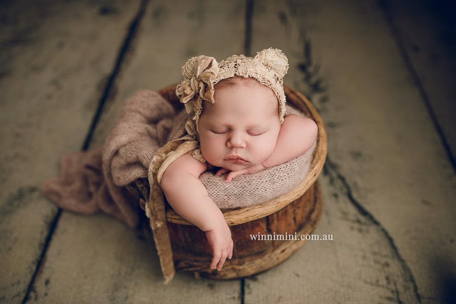 gold coast brisbane newborn baby babies family child families photographer photography photographs photo photographer winni mini tanha basile photo the best amazing upper coomera birth milk bath