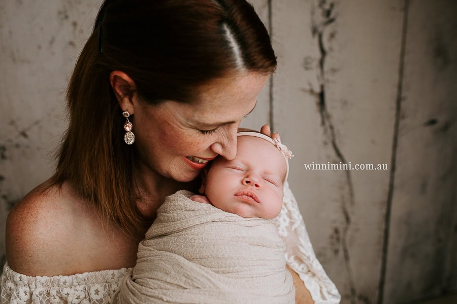 gold coast brisbane newborn baby babies family child families photographer photography photographs photo photographer winni mini tanha basile photo the best amazing upper coomera birth milk bath