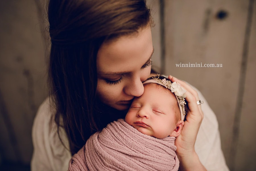 gold coast brisbane newborn baby babies family child families photographer photography photographs photo photographer winni mini tanha basile photo the best amazing upper coomera birth newborn