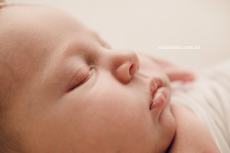 gold coast brisbane newborn baby babies family child families photographer photography photographs photo photographer winni mini tanha basile photo the best amazing upper coomera birth milk bath