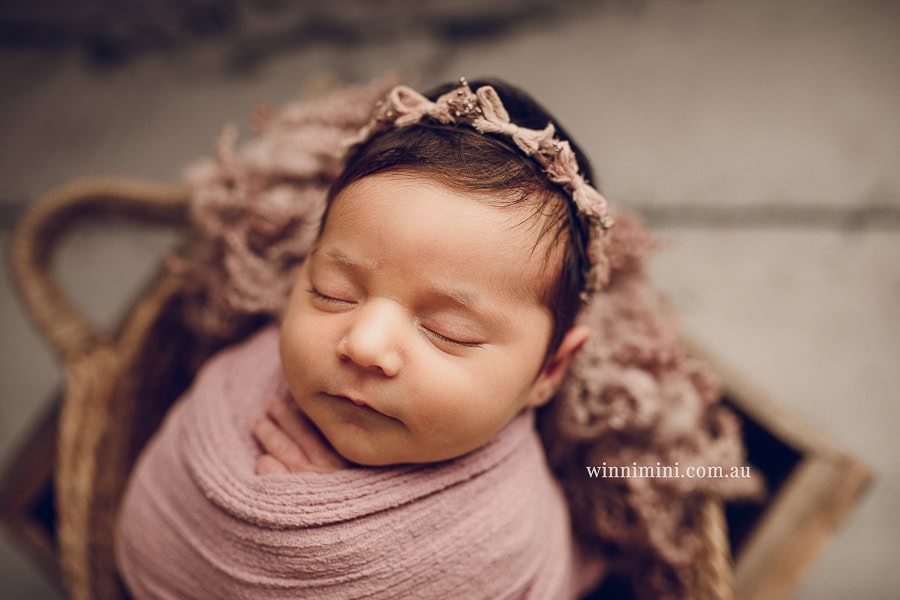 gold coast brisbane newborn baby babies family child families photographer photography photographs photo photographer winni mini tanha basile photo the best amazing upper coomera birth baby