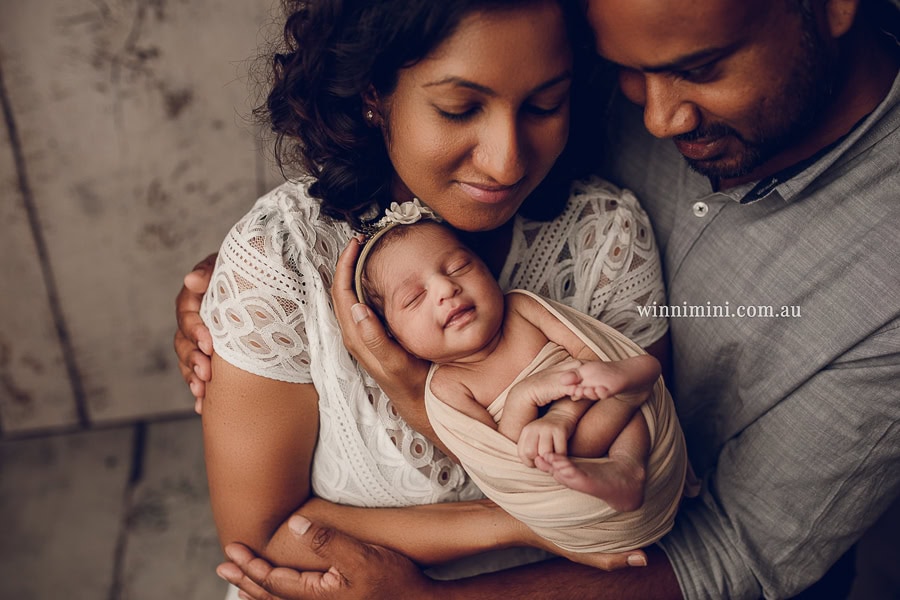 gold coast brisbane newborn baby babies family child families photographer photography photographs photo photographer winni mini tanha basile photo the best amazing upper coomera birth baby