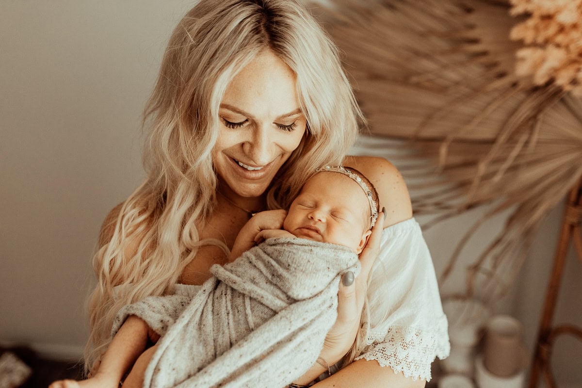 newborn family baby family photos photography pindara bunting obstetrician