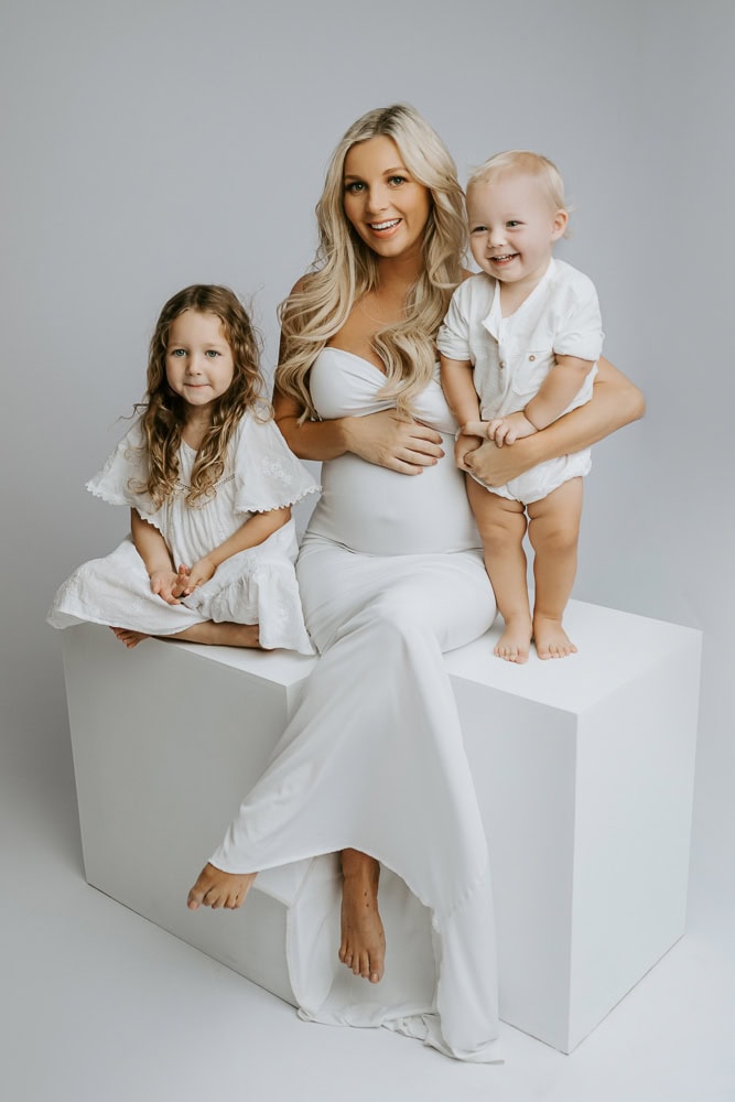 newborn baby maternity family photographer photography photos gold coast brisbane upper coomera tanha basile winni & mini pindara private hospital hypnobirth pregnancy babies portraits photoshoot