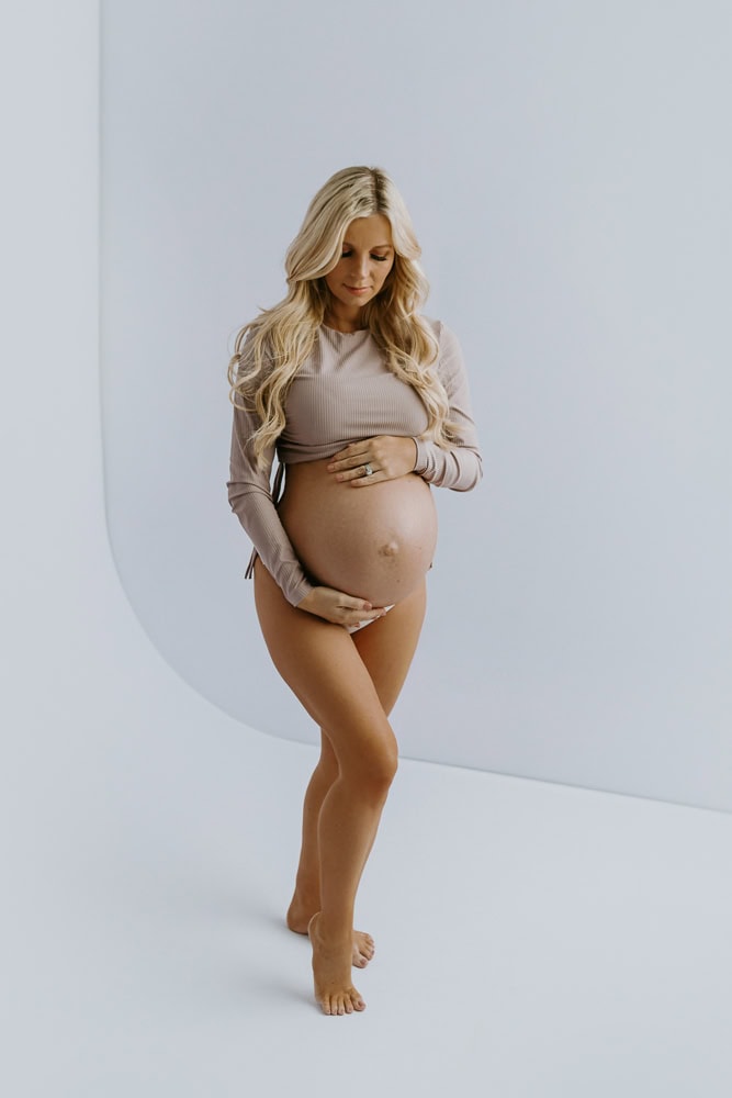 newborn baby maternity family photographer photography photos gold coast brisbane upper coomera tanha basile winni & mini pindara private hospital hypnobirth pregnancy babies portraits photoshoot