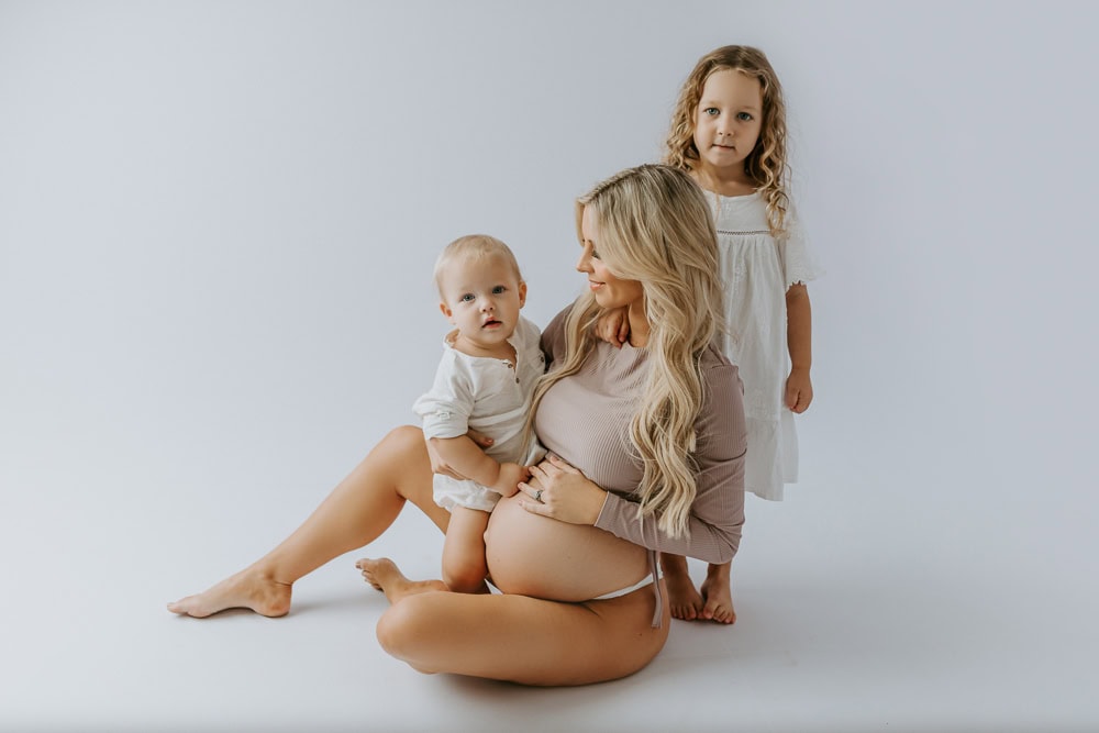 newborn baby maternity family photographer photography photos gold coast brisbane upper coomera tanha basile winni & mini pindara private hospital hypnobirth pregnancy babies portraits photoshoot