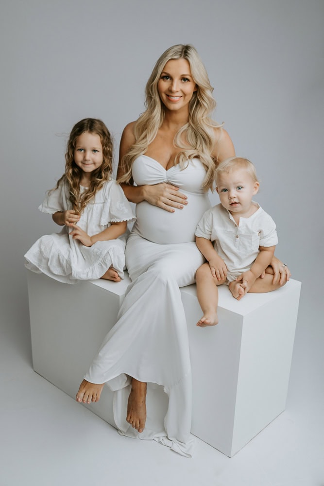 newborn baby maternity family photographer photography photos gold coast brisbane upper coomera tanha basile winni & mini pindara private hospital hypnobirth pregnancy babies portraits photoshoot
