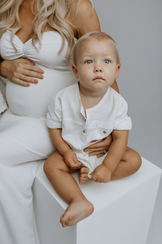 newborn baby maternity family photographer photography photos gold coast brisbane upper coomera tanha basile winni & mini pindara private hospital hypnobirth pregnancy babies portraits photoshoot