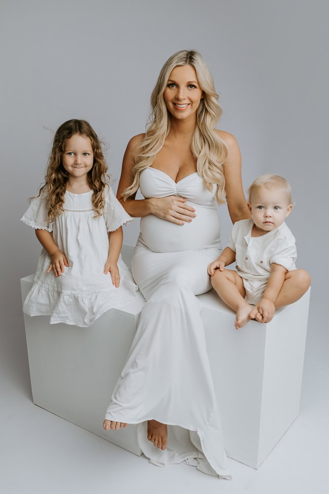 newborn baby maternity family photographer photography photos gold coast brisbane upper coomera tanha basile winni & mini pindara private hospital hypnobirth pregnancy babies portraits photoshoot