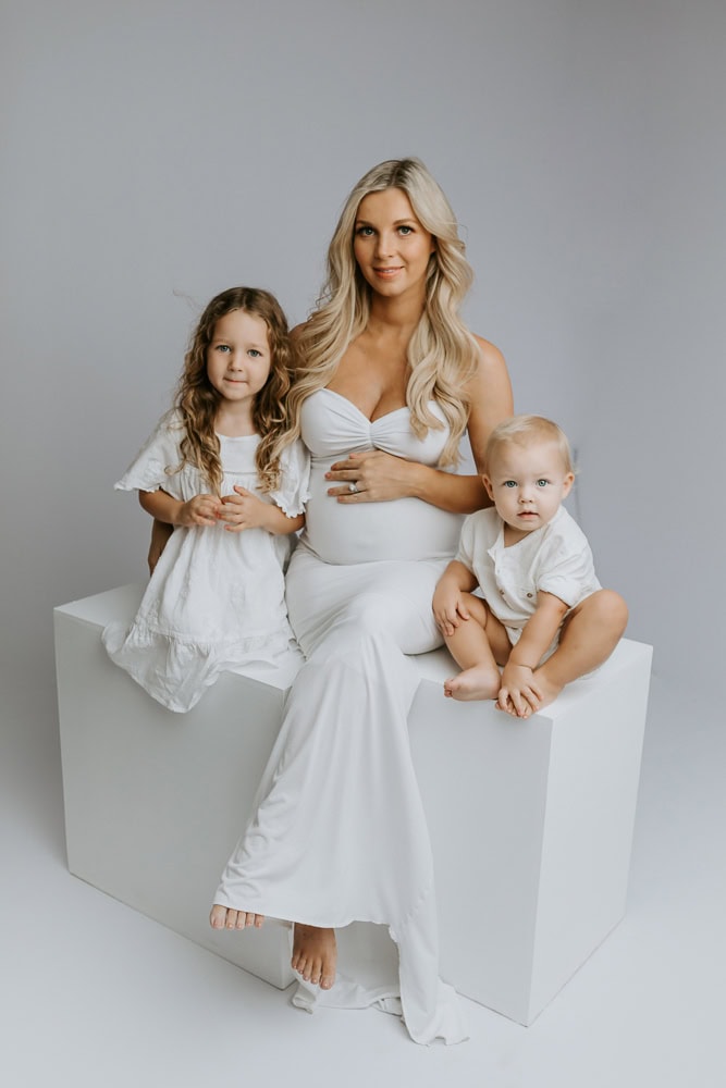 newborn baby maternity family photographer photography photos gold coast brisbane upper coomera tanha basile winni & mini pindara private hospital hypnobirth pregnancy babies portraits photoshoot