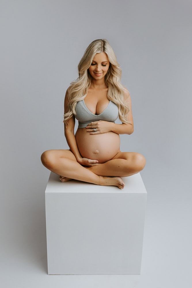 newborn baby maternity family photographer photography photos gold coast brisbane upper coomera tanha basile winni & mini pindara private hospital hypnobirth pregnancy babies portraits photoshoot