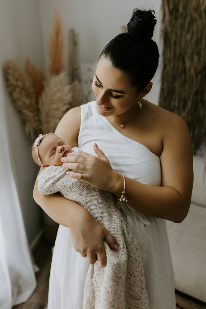 newborn baby maternity pregnancy family photographer photography photos gold coast brisbane Winni & Mini Photography tanha upper coomera pindara