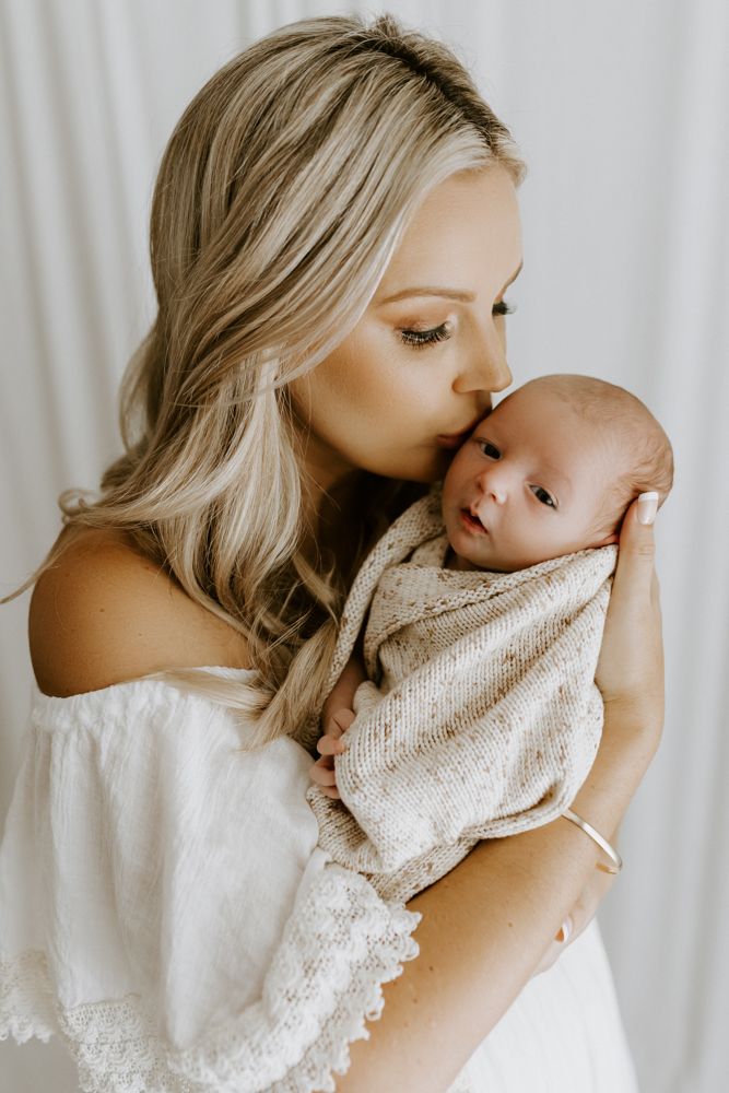 newborn baby maternity pregnancy family photographer photography photos gold coast brisbane Winni & Mini Photography tanha upper coomera pindara