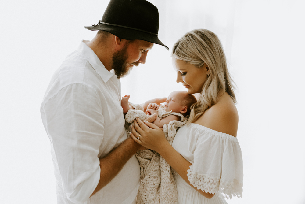 newborn baby maternity pregnancy family photographer photography photos gold coast brisbane Winni & Mini Photography tanha upper coomera pindara