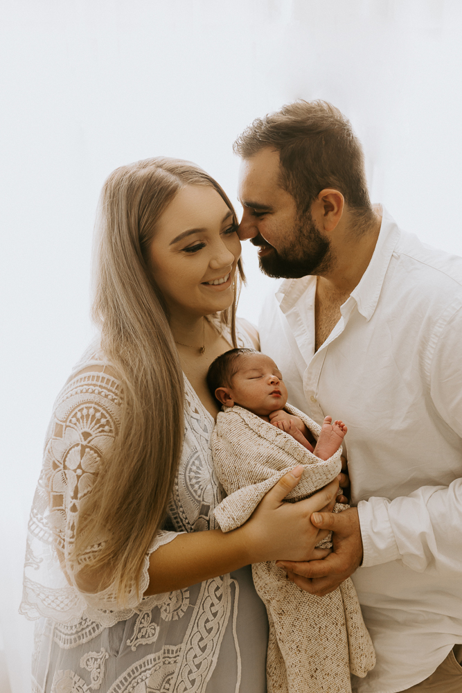 newborn baby maternity pregnancy family photographer photography photos gold coast brisbane Winni & Mini Photography tanha upper coomera pindara