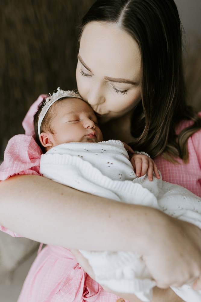 newborn baby family child pregnancy maternity birth toddler photos photography photographer photographs gold coast brisbane pindara mater mothers babies infant Winni & Mini Photography tanha-1