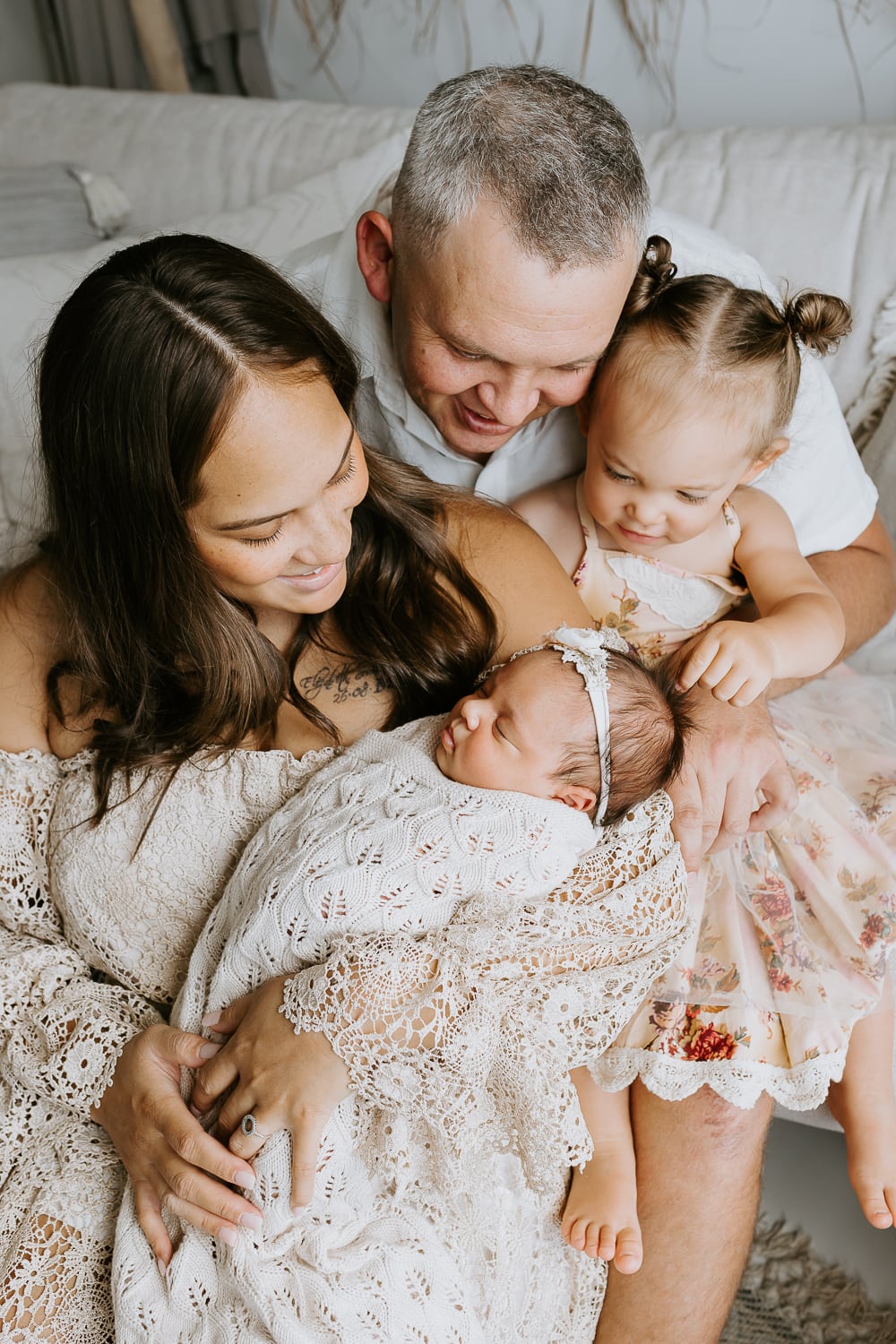 Newborn baby family pregnancy maternity photography photographer gold coast brisbane beach sunset photos Winni & Mini