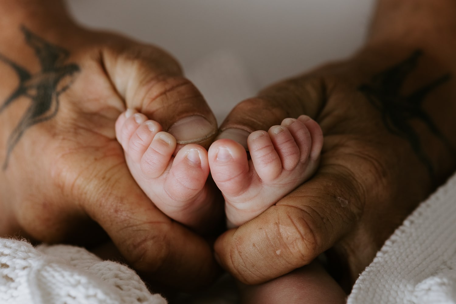Newborn baby family pregnancy maternity photography photographer gold coast brisbane beach sunset photos Winni & Mini